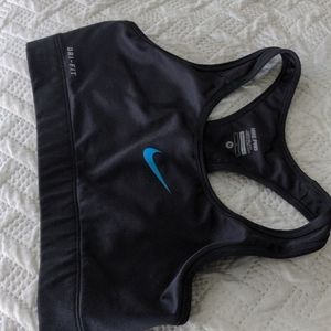 Nike sports bra dry fit